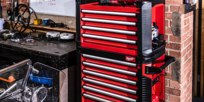 MILWAUKEE 30" PROFESSIONAL ROLL CAB TOOL CHEST