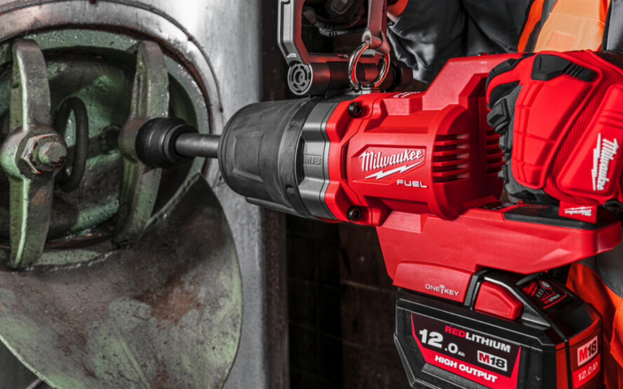 Milwaukee M18 Fuel 1”DR D Handle Impact Wrench M18ONEFHIWF1D