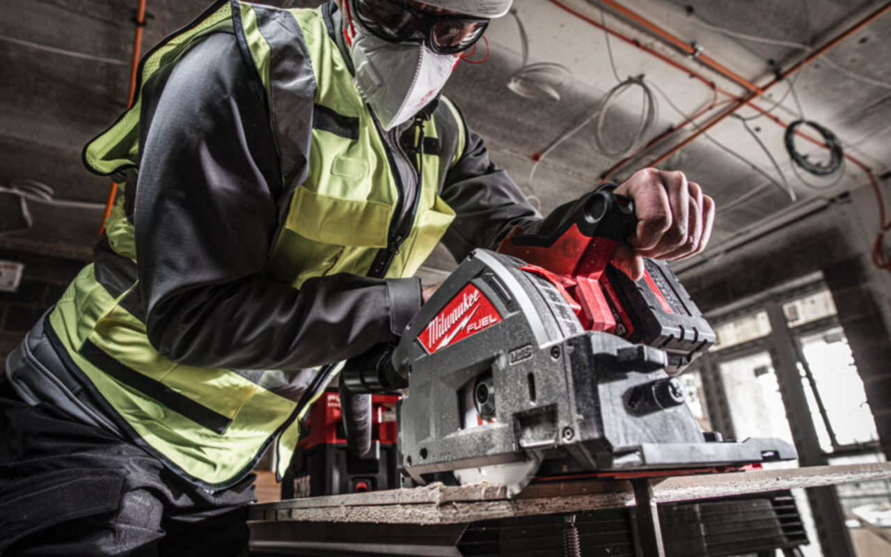 Milwaukee NEW! M18 CORDLESS Fuel Plunge Saw M18FPS55