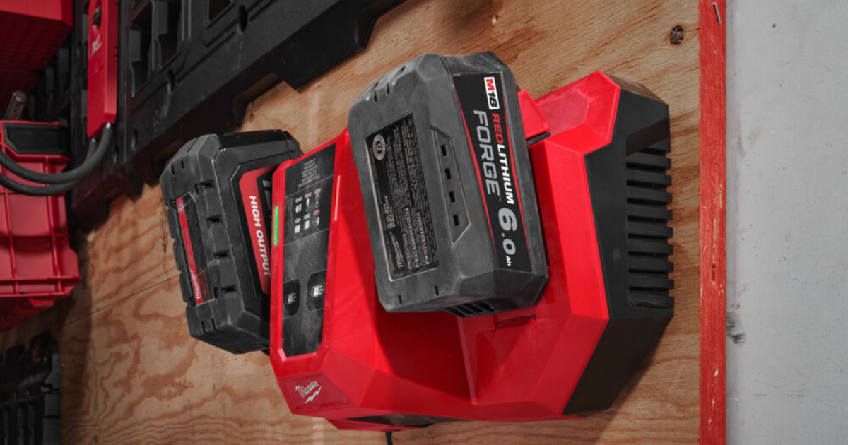 Milwaukee M18 Dual Super Fast Charger Bay M18DBSC