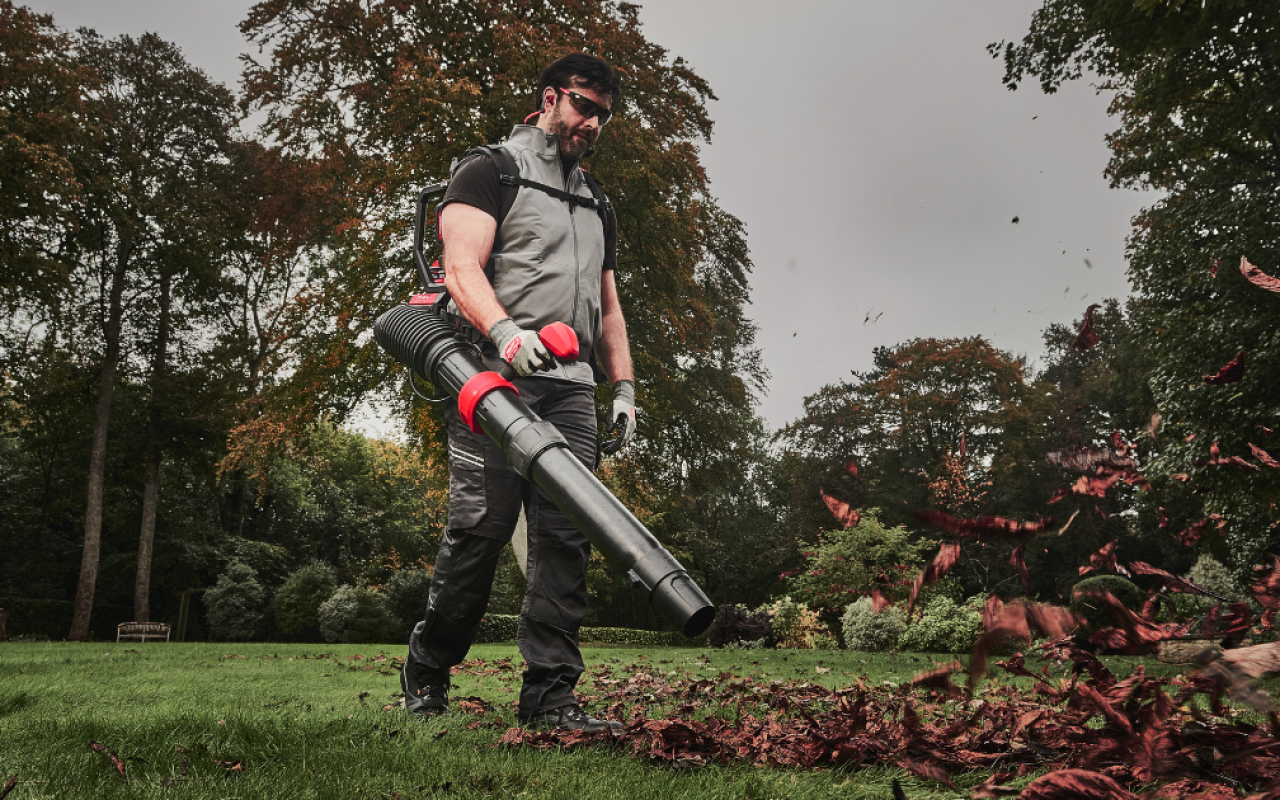 MILWAUKEE PROFESSIONAL CORDLESS LEAF BLOWERS