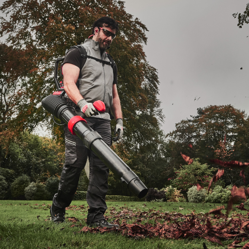 MILWAUKEE PROFESSIONAL CORDLESS LEAF BLOWERS